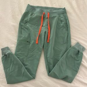 figs green jogger scrub pant